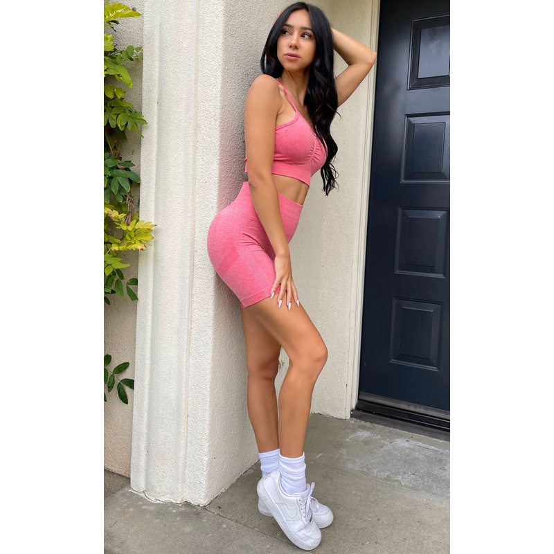Crushing It: Seamless Workout Short Outfit in Pink