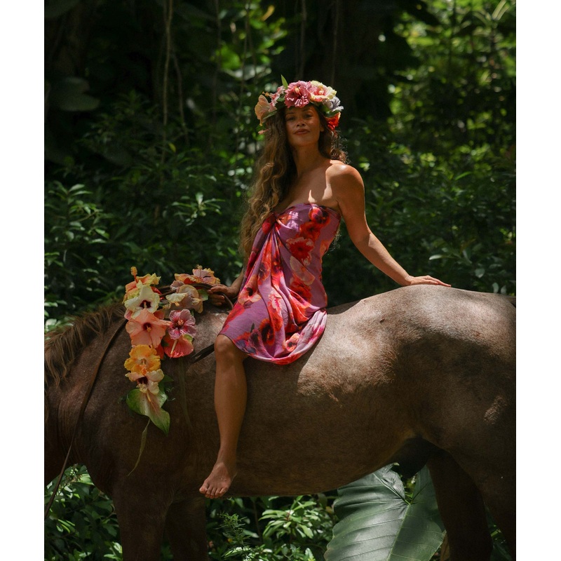 Lei Lady Pareo with Ocean Dreamer