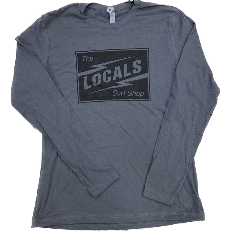 LOCALS VOLTAGE BADGE FITTED L/S TEE CHARCOAL