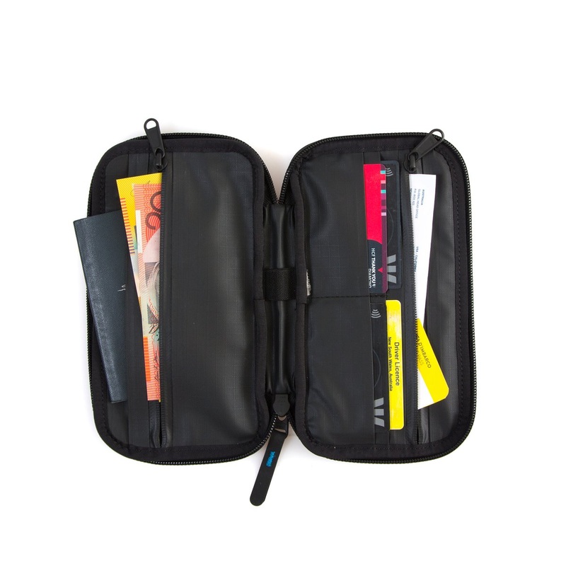 TRAVEL WALLET
